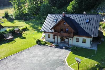 Apartmány Udatný z dronu — horský dům s parkováním a zahradou