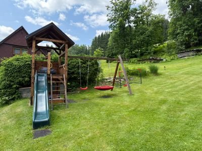 Panoramatický pohled na dům a okolní přírodu