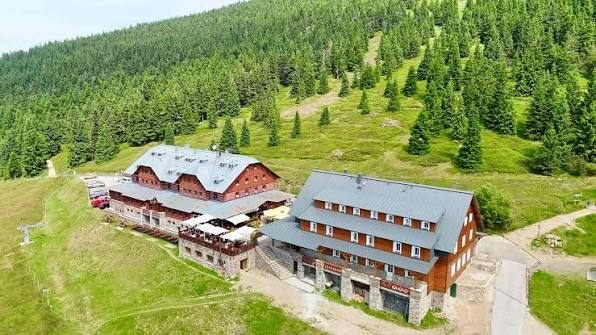 Horská chata Dvoračky a Štumpovka na hřebenech Krkonoš